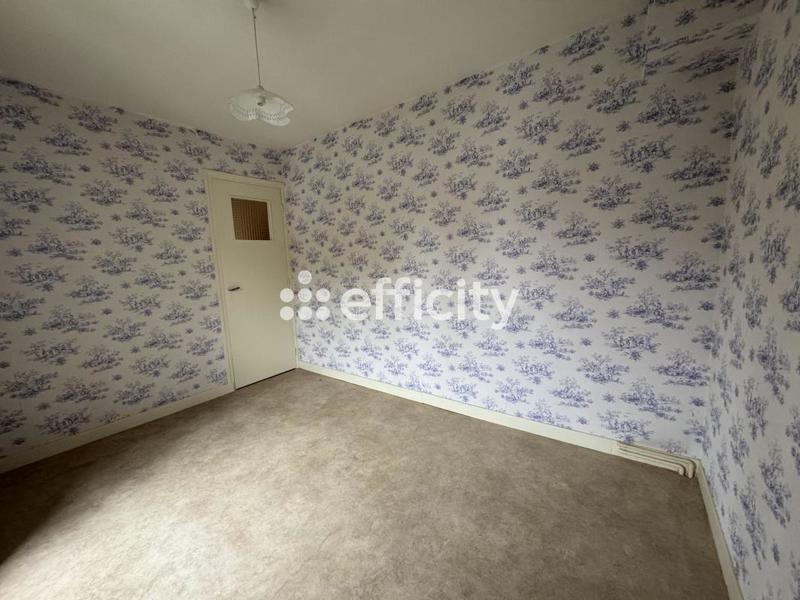 Maison - 90 m² - 9 pièces