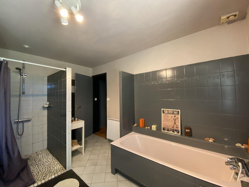 Propriété - 180 m² - 6 pièces