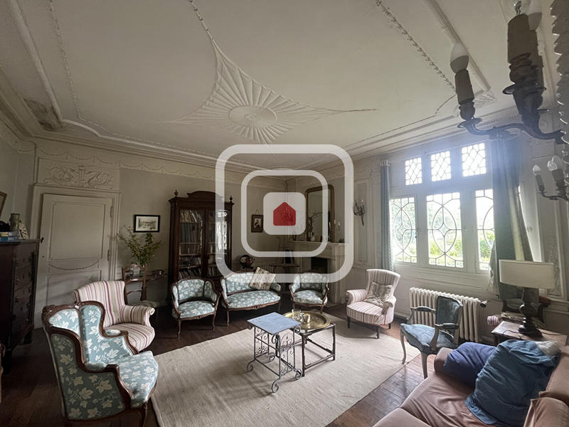 Maison - 405 m² - 10 pièces