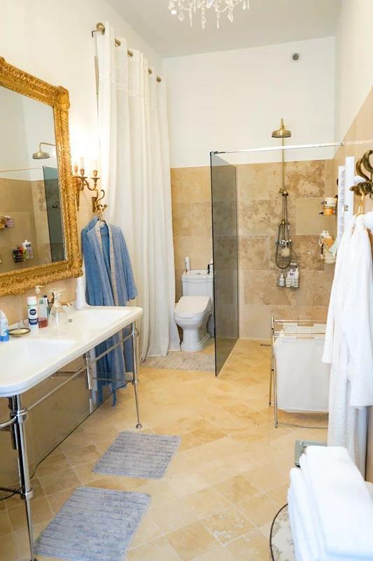 Château - 1 242 m² - 20 pièces