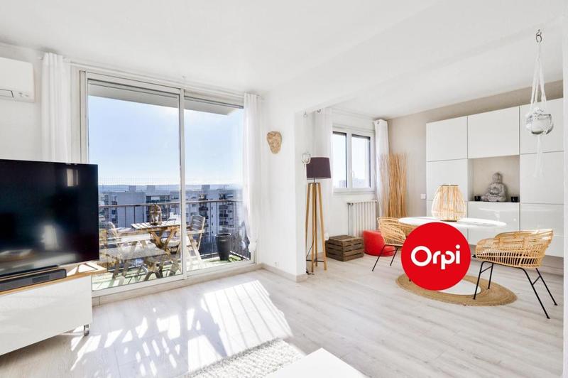 Appartement - 90 m² - 5 pièces