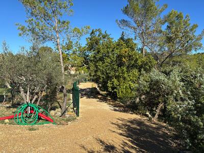 Terrain constructible - 1 622 m²