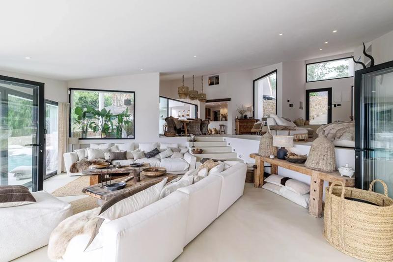 Appartement - 257 m² - 8 pièces