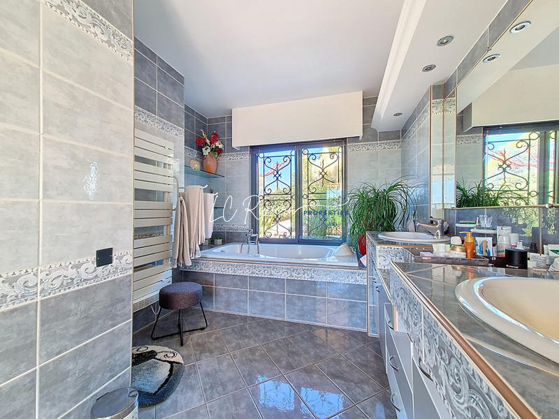 Villa - 146 m² - 6 pièces