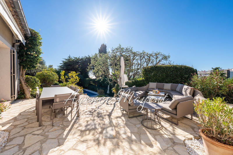 Maison - 220 m² - 5 pièces