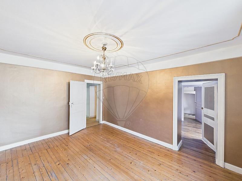 Maison - 240 m² - 12 pièces