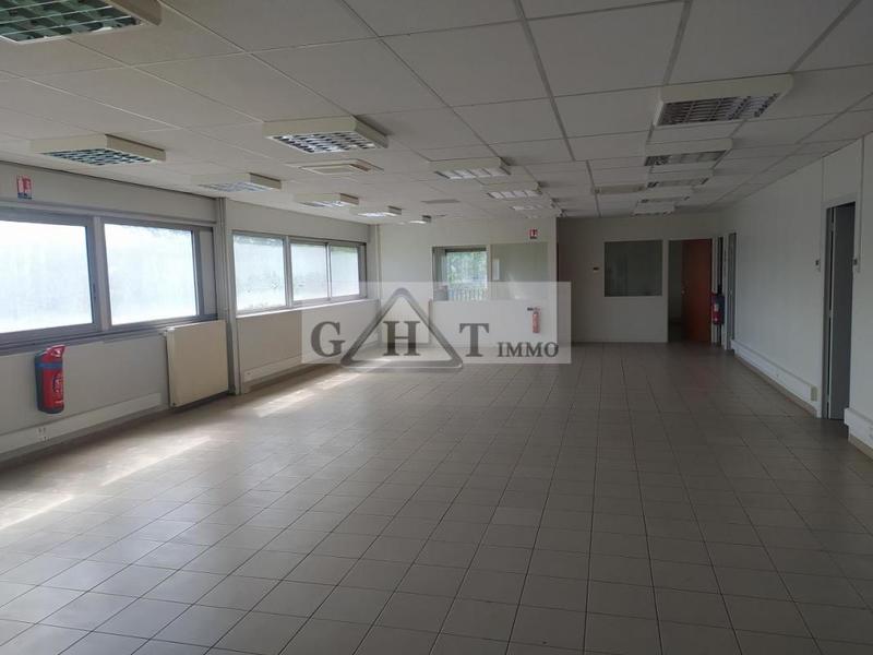 Entrepôt - 3 680 m²