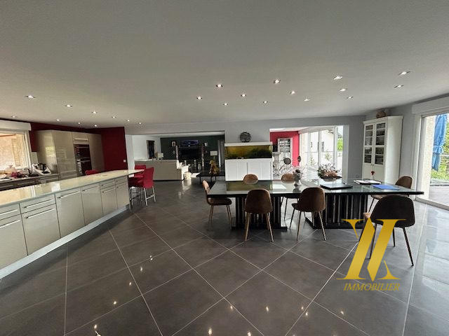 Maison contemporaine - 270 m² - 7 pièces