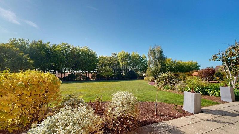 Maison - 308 m² - 9 pièces