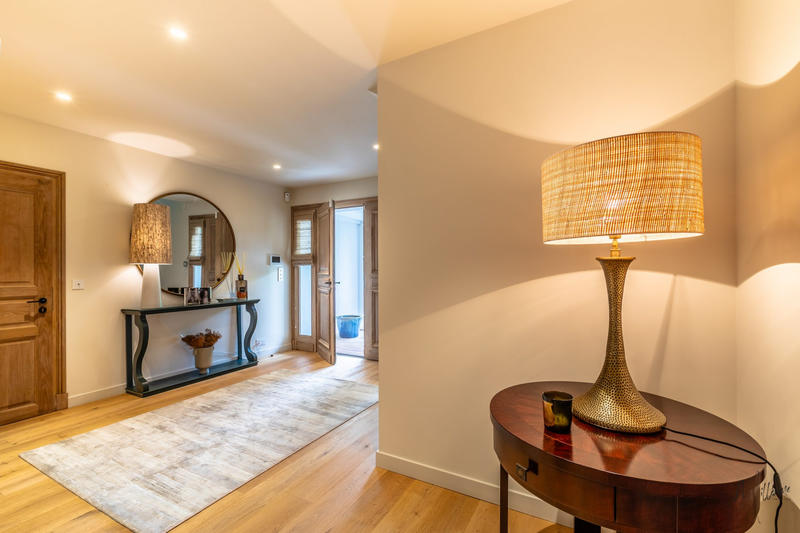 Maison - 312 m² - 8 pièces