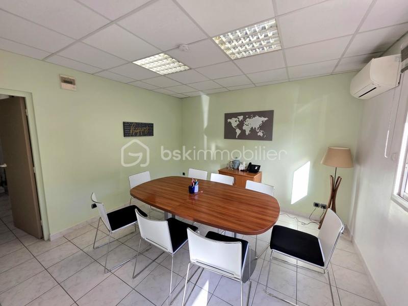 Bureau - 261 m² - 9 pièces