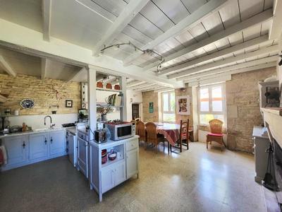 Maison - 239 m² - 9 pièces