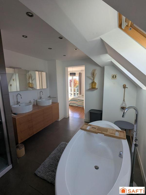 Maison - 196 m² - 7 pièces