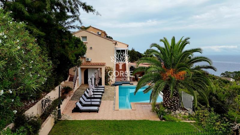 Villa - 242 m² - 9 pièces