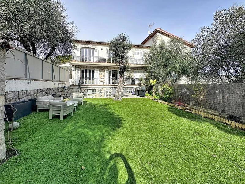 Appartement - 133 m² - 4 pièces