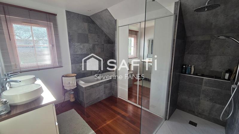 Maison - 168 m² - 7 pièces