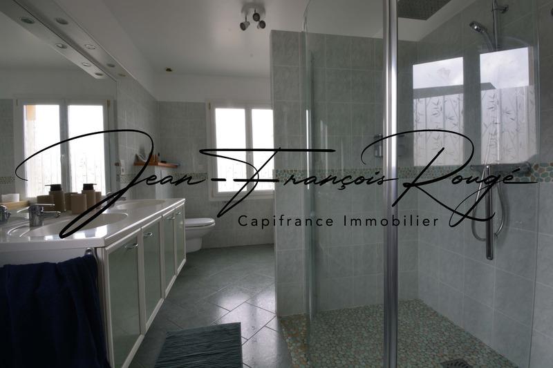 Maison - 235 m² - 9 pièces