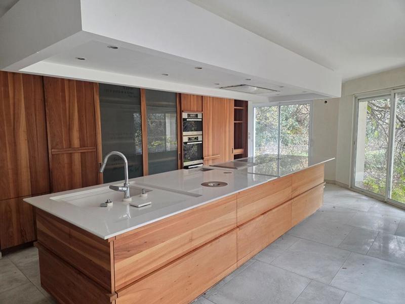 Maison - 235 m² - 6 pièces