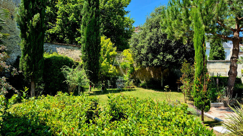 Maison - 379 m² - 12 pièces