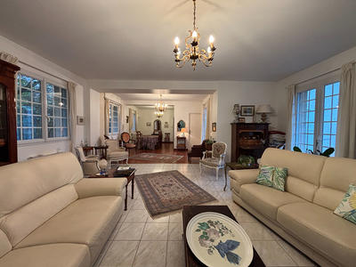 Maison - 213 m² - 7 pièces