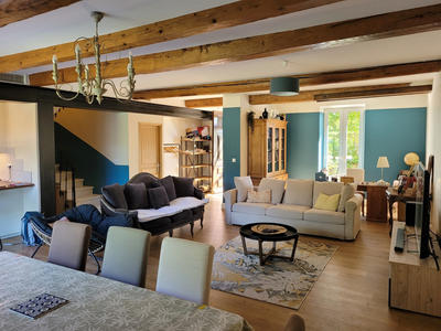 Maison - 240 m² - 6 pièces