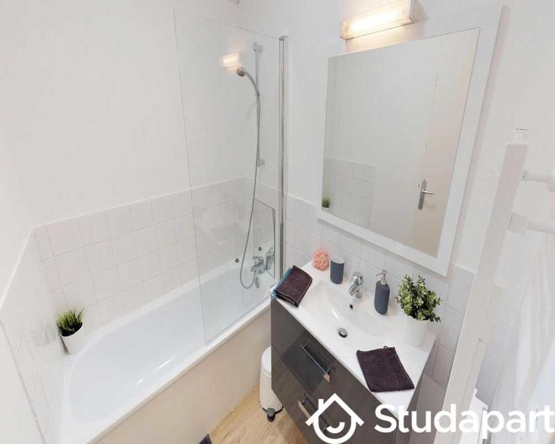 Chambre - 70 m² - 1 pièce