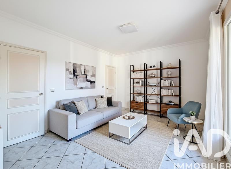 Maison - 235 m² - 8 pièces