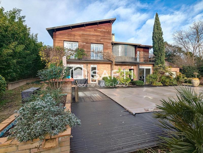 Maison - 230 m² - 7 pièces