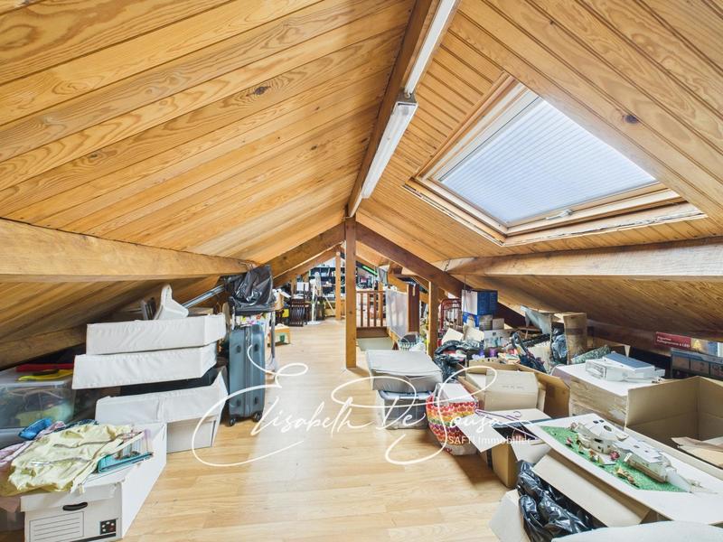 Maison - 267 m² - 7 pièces