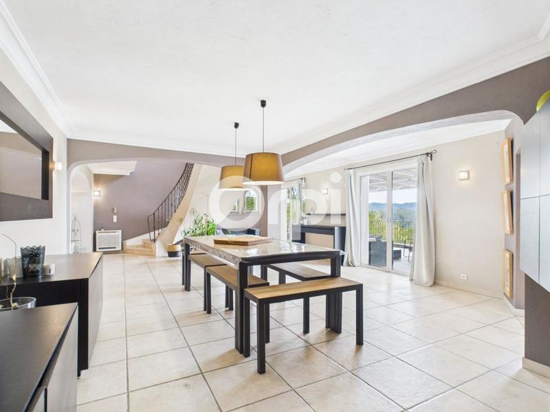 Maison - 226 m² - 6 pièces