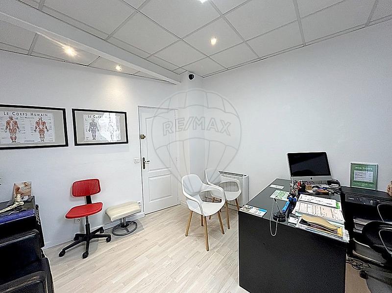 Magasins - 70 m² - 8 pièces