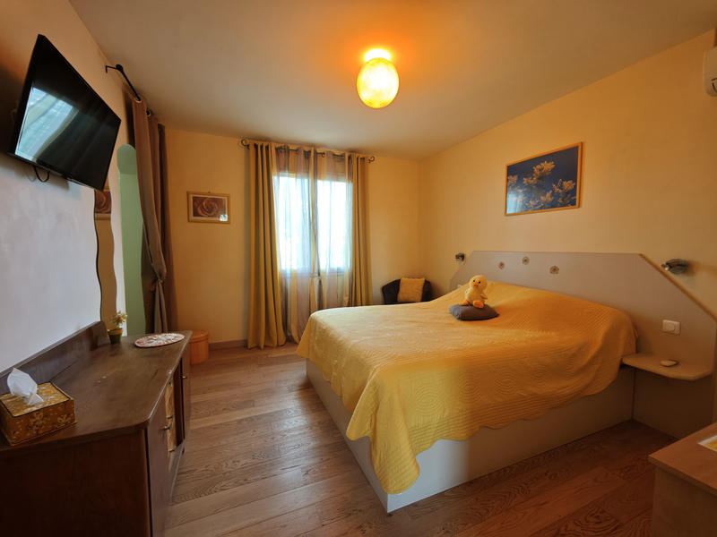 Maison - 410 m² - 9 pièces