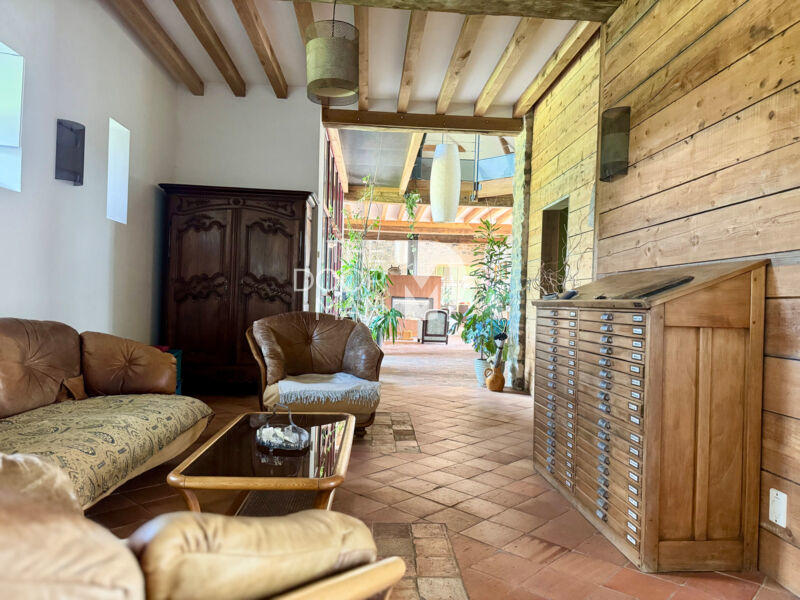 Propriété - 586 m² - 12 pièces