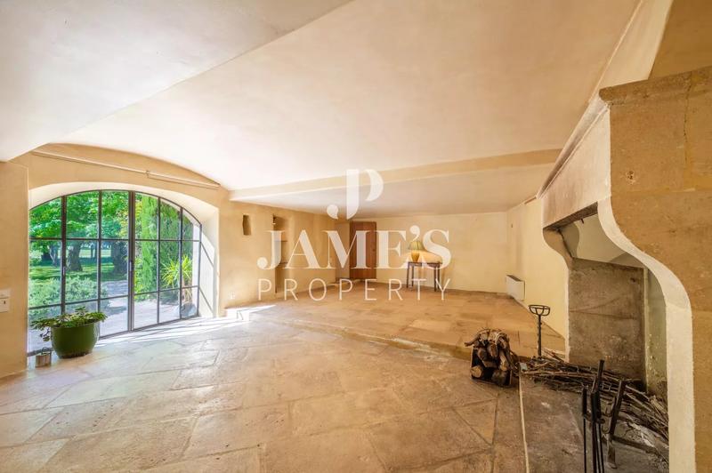 Maison - 520 m² - 14 pièces