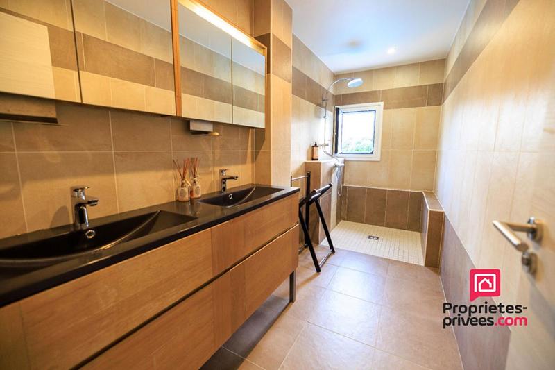 Villa - 255 m² - 9 pièces