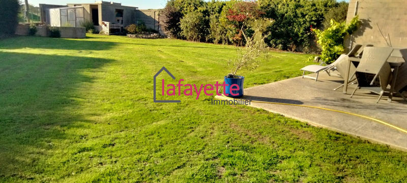 Maison traditionnelle - 250 m² - 10 pièces