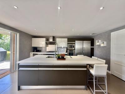 Villa - 201 m² - 6 pièces