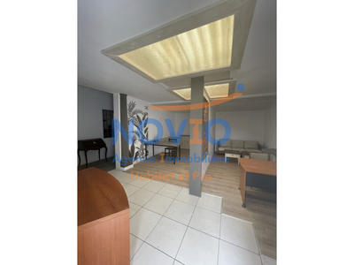 Bureau - 737 m² - 1 pièce