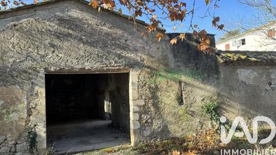 Maison - 1 000 m² - 25 pièces