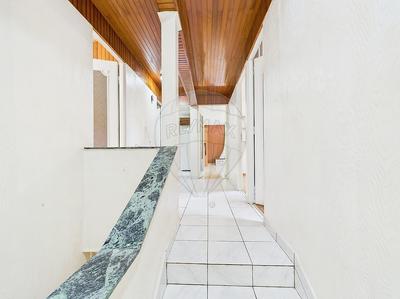 Maison - 230 m² - 8 pièces