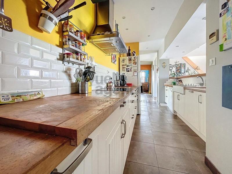 Maison - 216 m² - 9 pièces