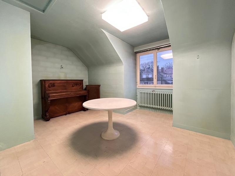 Maison - 180 m² - 9 pièces