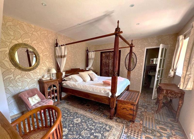 Propriété - 300 m² - 8 pièces