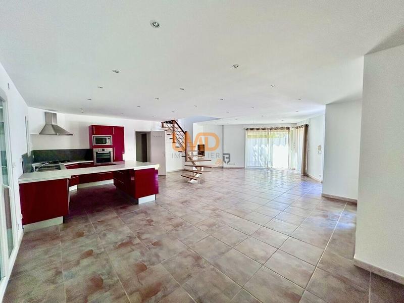 Maison - 150 m² - 5 pièces