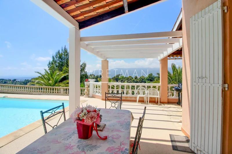 Maison - 256 m² - 8 pièces