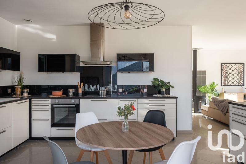 Maison - 145 m² - 4 pièces