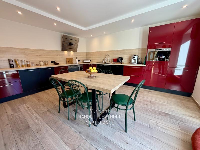 Maison - 264 m² - 10 pièces