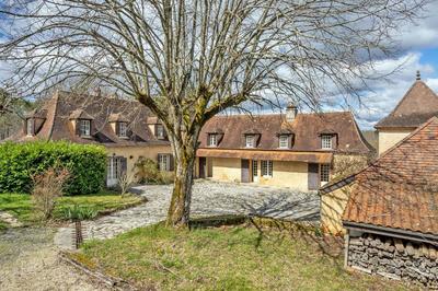 Maison - 242 m² - 11 pièces