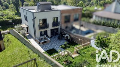 Maison - 190 m² - 8 pièces