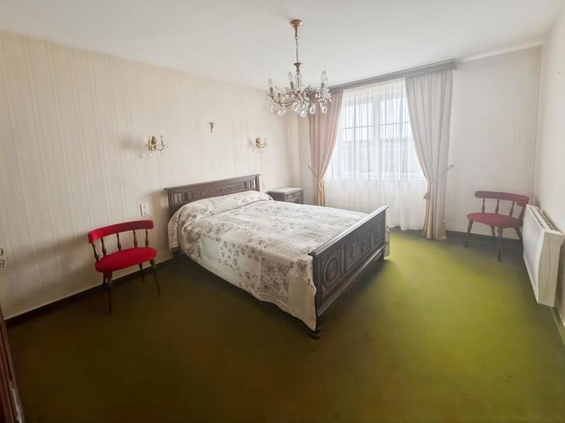 Propriété - 225 m² - 8 pièces